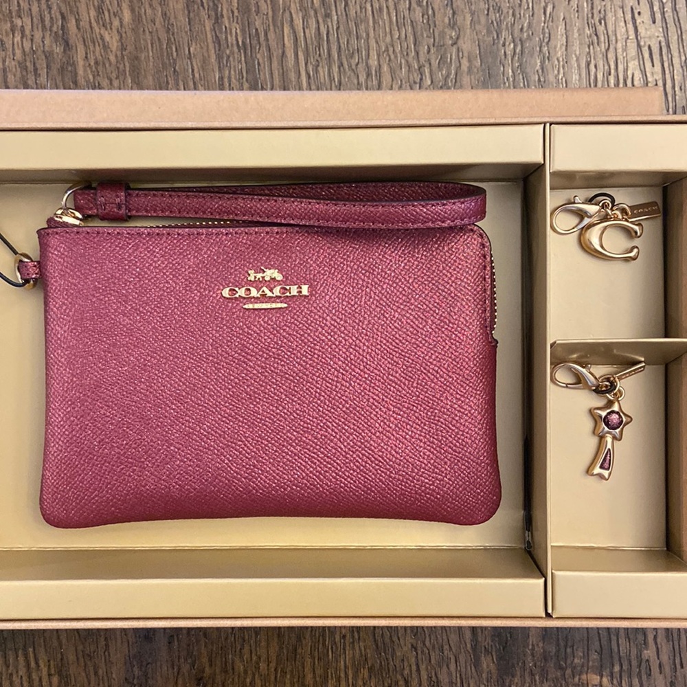 NEW Boxed Corner Zip Wristlet and charms